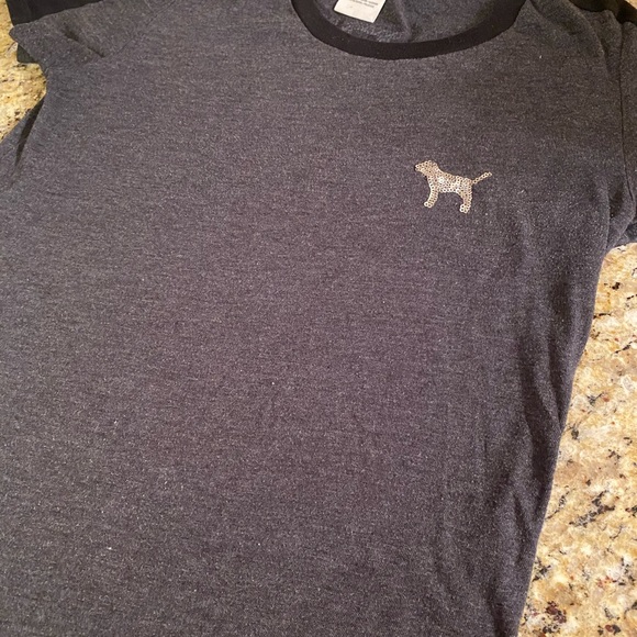 🎀VS PINK t-shirt bundle - Picture 4 of 4